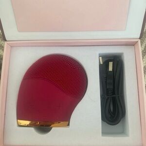 NEW Luce facial cleanser & anti aging device